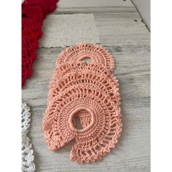 Set of 51 small circular crocheted doilies - Picture 4 of 12